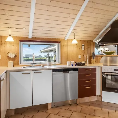 Freya - 200m From The Sea By Interhome